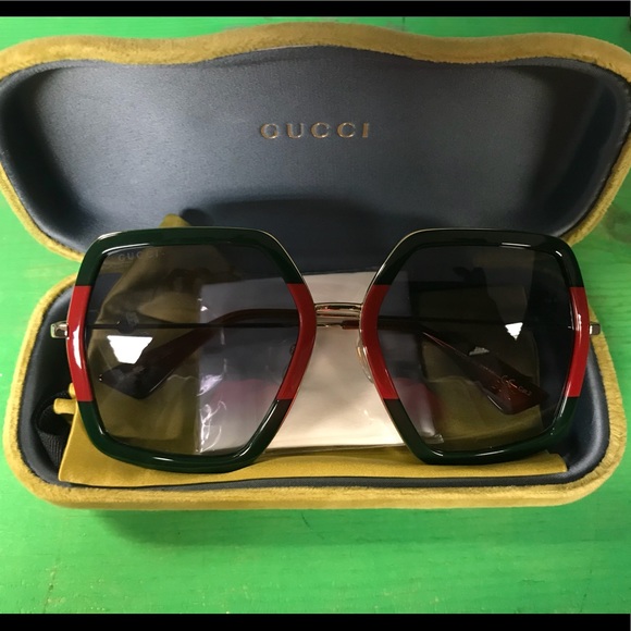 ! SOLD OUT! Gucci GG0106S Oversized Shades - Picture 1 of 5
